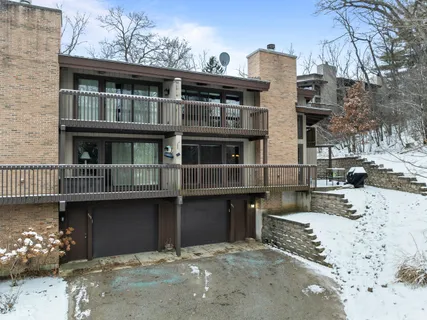 $655,000 | 850 Hillside Drive, Unit GG1, Fontana, WI 53125