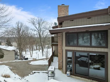 $655,000 | 850 Hillside Drive, Unit GG1, Fontana, WI 53125