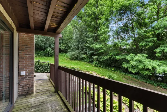 $655,000 | 850 Hillside Drive, Unit GG1, Fontana, WI 53125