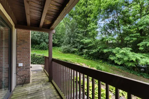 $639,000 | 850 Hillside Drive, Unit GG1, Fontana, WI 53125