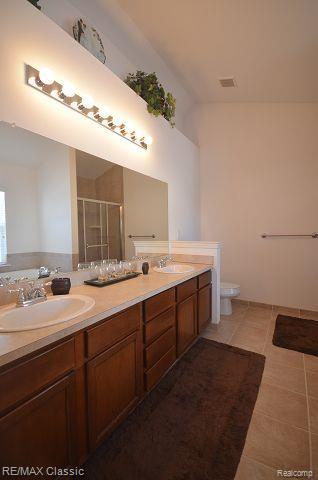 27458 Cromwell Road Novi, MI 48374 - Photo 23 of 39 Master bath with dual sinks, over sized vanity, jetted soaking tub and stall shower.