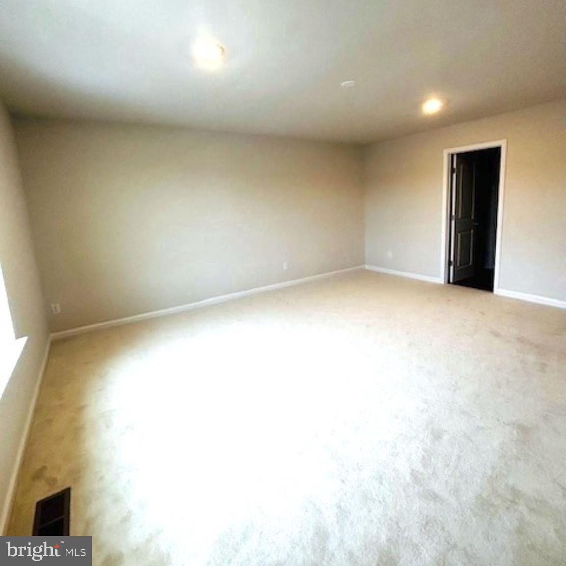 719 R Wilson Loop Georgetown, DE 19947 - Photo 9 of 17 a view of an empty room