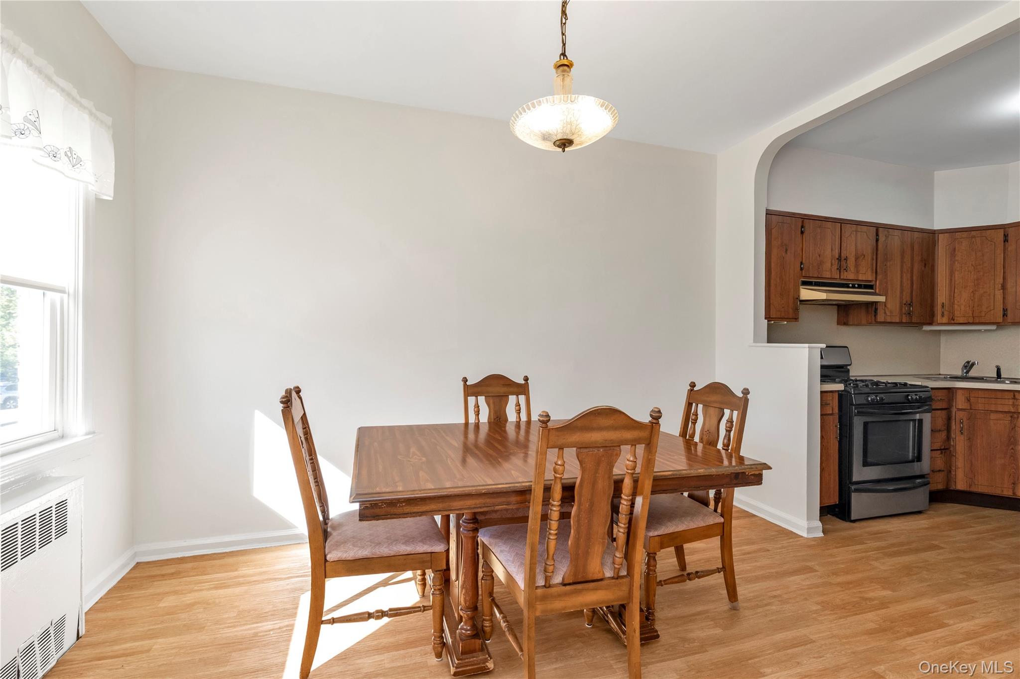 189-21 46th Road Queens, NY 11358 - Photo 6 of 23 Gallery Image 6