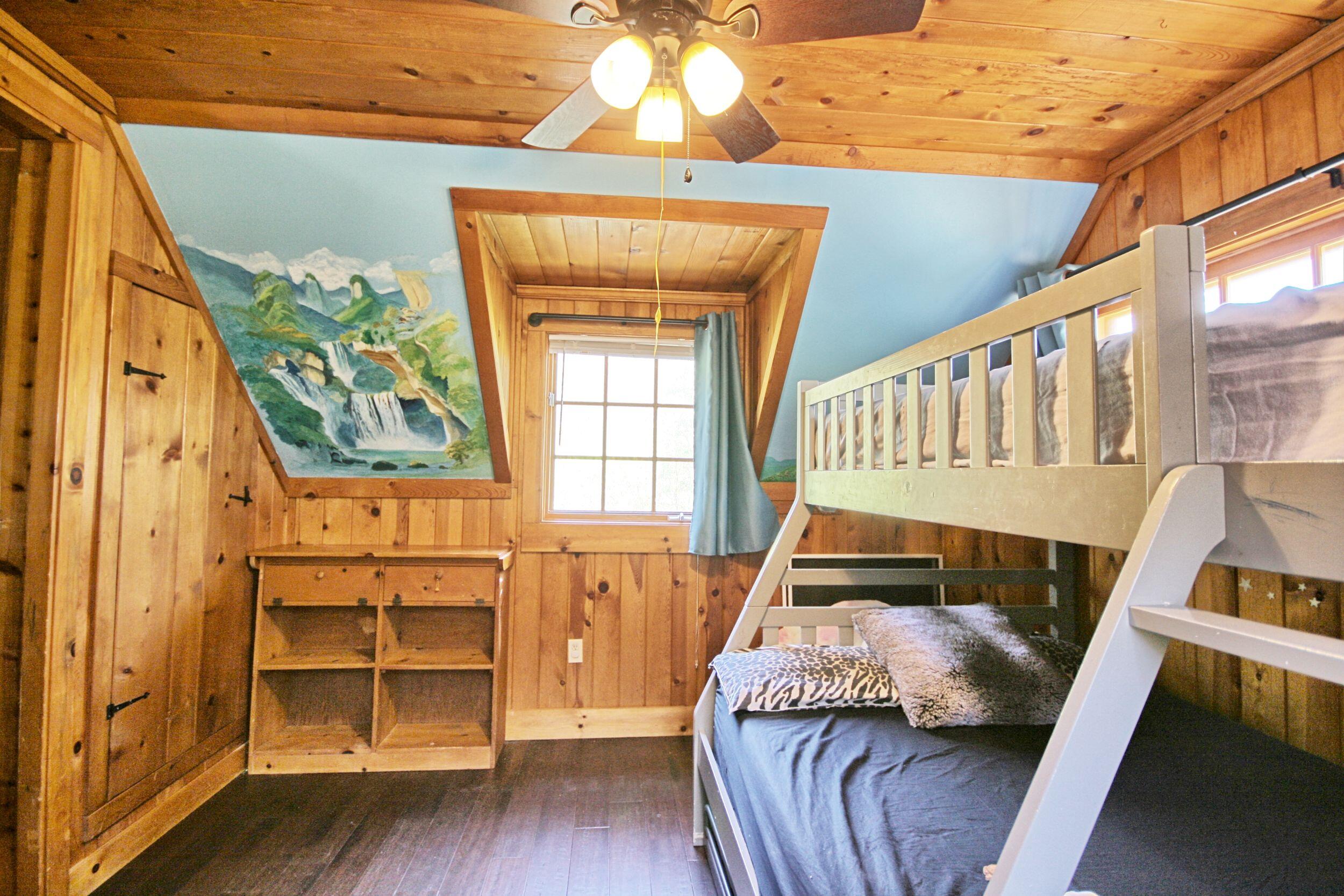 2231 Humbug Creek Road Jacksonville, OR 97530 - Photo 43 of 80 bed mural