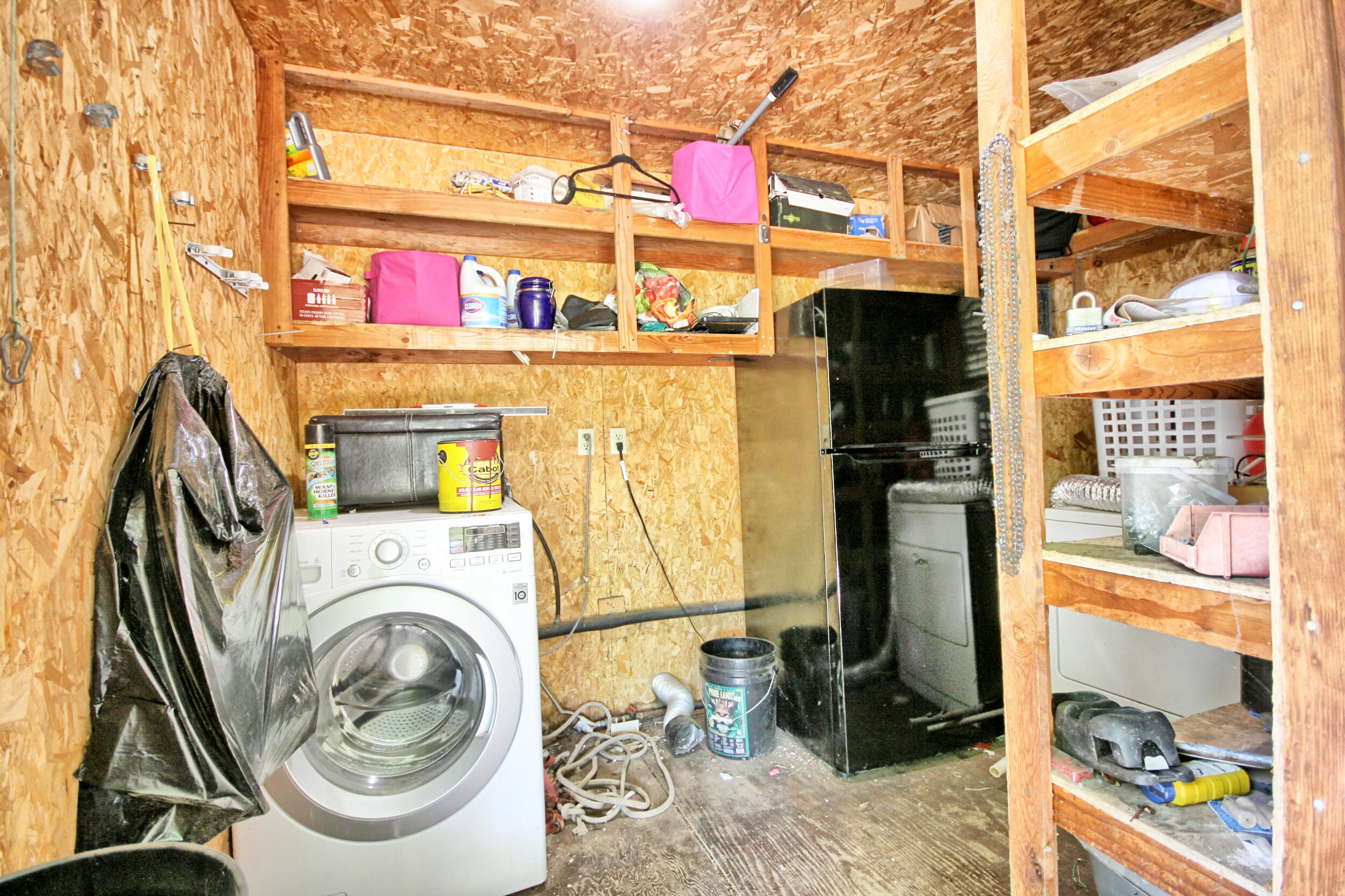 2231 Humbug Creek Road Jacksonville, OR 97530 - Photo 49 of 80 laundry building interor