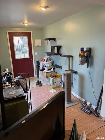 $70,000 | 409 South Price Street, Industry, IL 61440