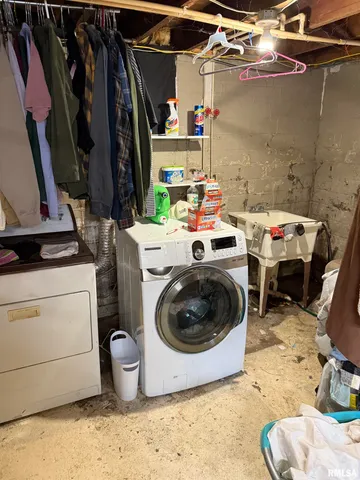 $70,000 | 409 South Price Street, Industry, IL 61440