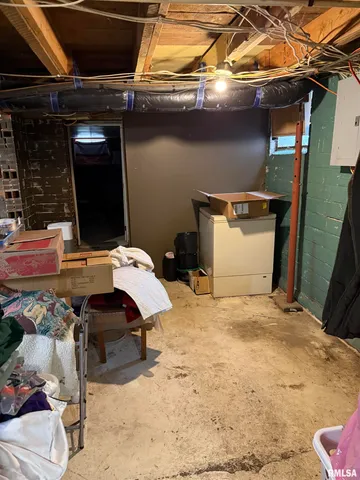 $70,000 | 409 South Price Street, Industry, IL 61440