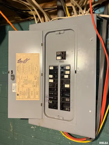 $70,000 | 409 South Price Street, Industry, IL 61440