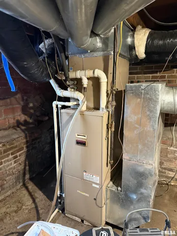 $70,000 | 409 South Price Street, Industry, IL 61440