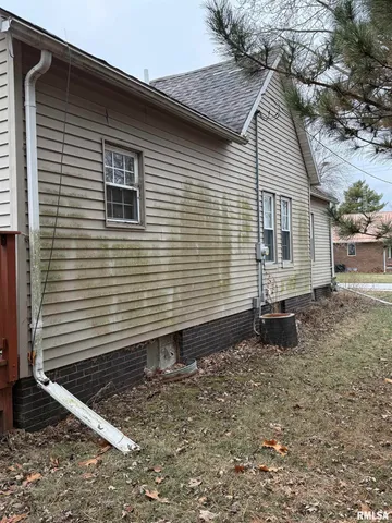 $70,000 | 409 South Price Street, Industry, IL 61440