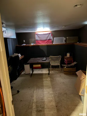 $70,000 | 409 South Price Street, Industry, IL 61440