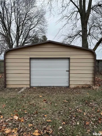 $70,000 | 409 South Price Street, Industry, IL 61440