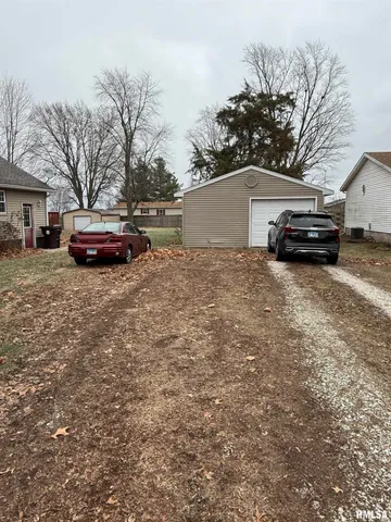 $70,000 | 409 South Price Street, Industry, IL 61440