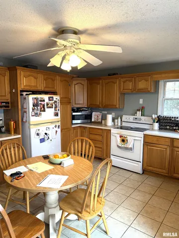 $70,000 | 409 South Price Street, Industry, IL 61440