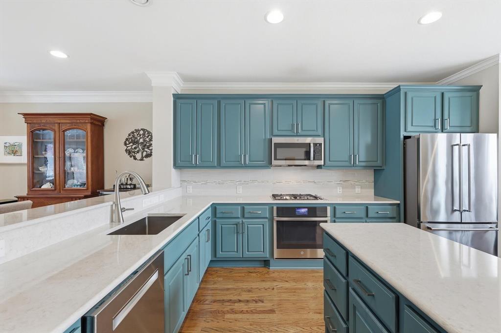 2619 Colby Street, Unit B Dallas, TX 75204 - Photo 10 of 34 a kitchen with stainless steel appliances granite countertop a sink stove and refrigerator