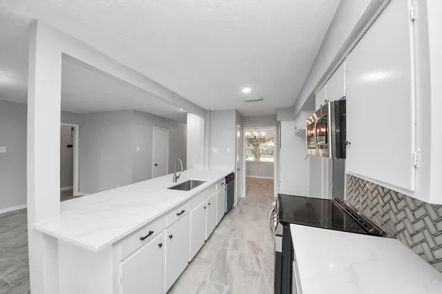 $2,100 | 2405 Pickerton Drive, Deer Park, TX 77536