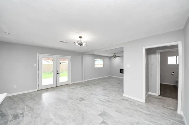 $2,100 | 2405 Pickerton Drive, Deer Park, TX 77536