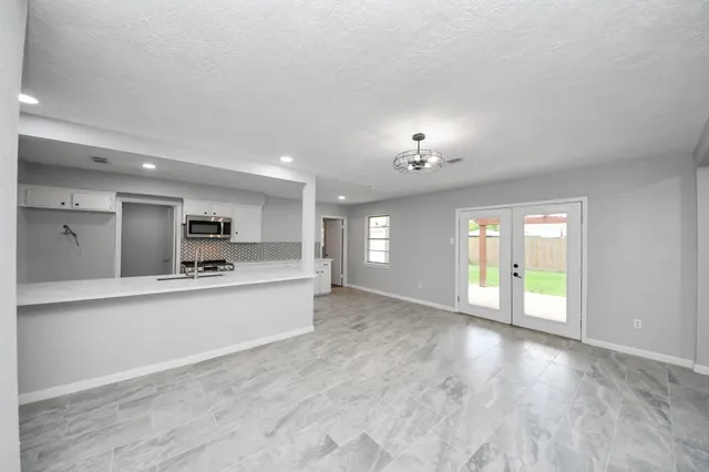 $2,100 | 2405 Pickerton Drive, Deer Park, TX 77536