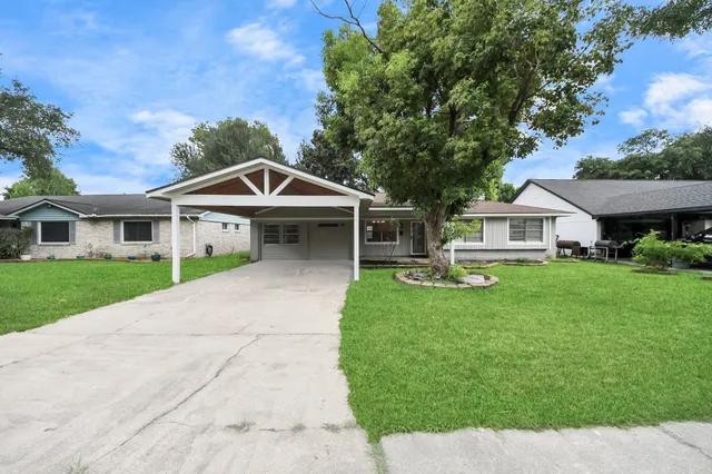 $2,100 | 2405 Pickerton Drive, Deer Park, TX 77536