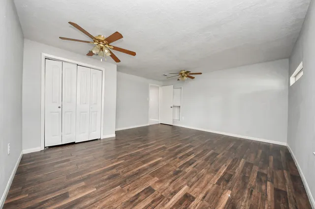 $2,100 | 2405 Pickerton Drive, Deer Park, TX 77536