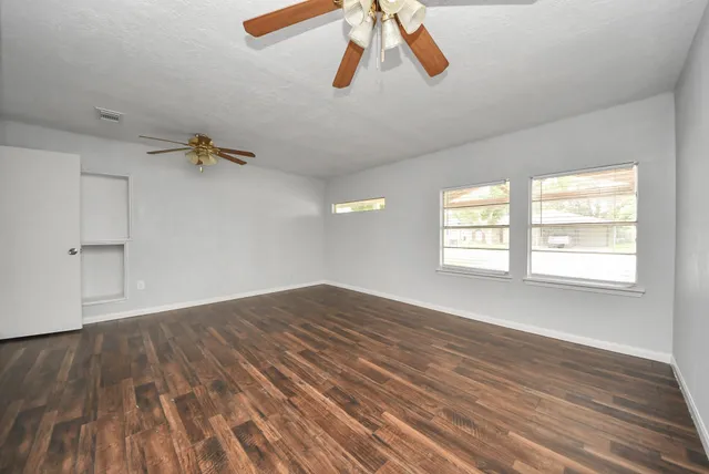 $2,100 | 2405 Pickerton Drive, Deer Park, TX 77536