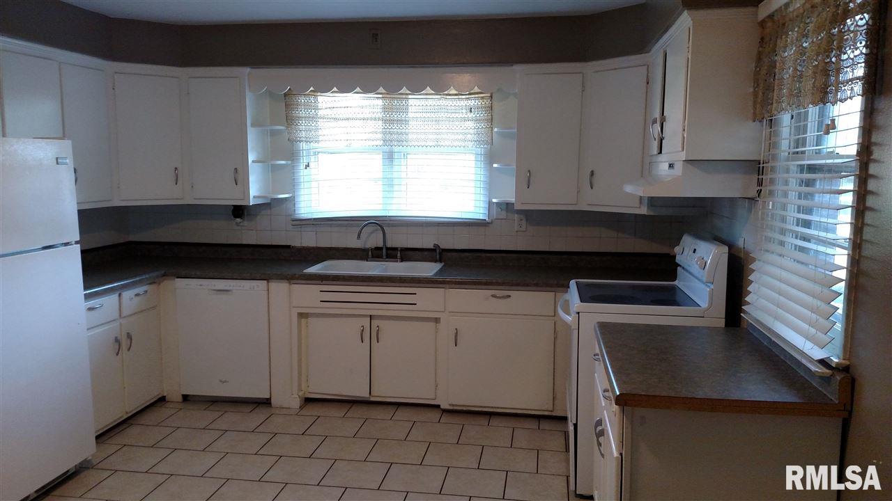 1003 Sheridan Road Pekin, IL 61554 - Photo 15 of 31 Gallery Image 15