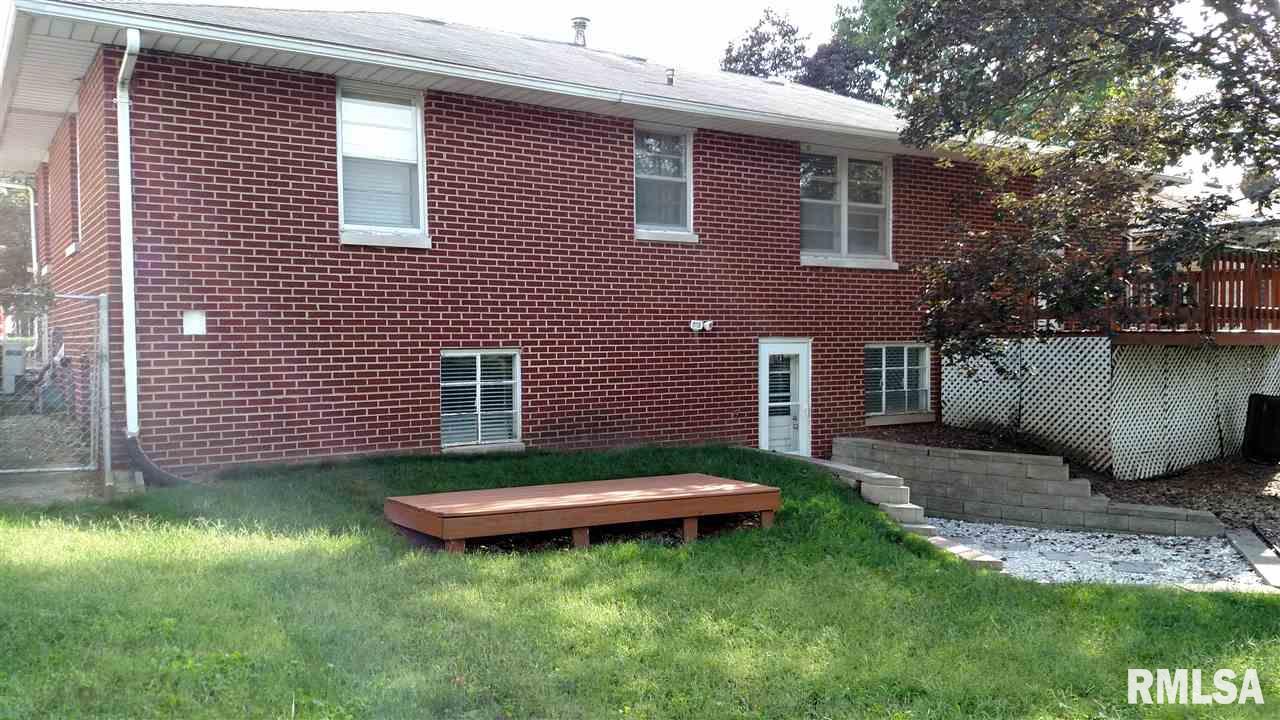 1003 Sheridan Road Pekin, IL 61554 - Photo 4 of 31 Gallery Image 4