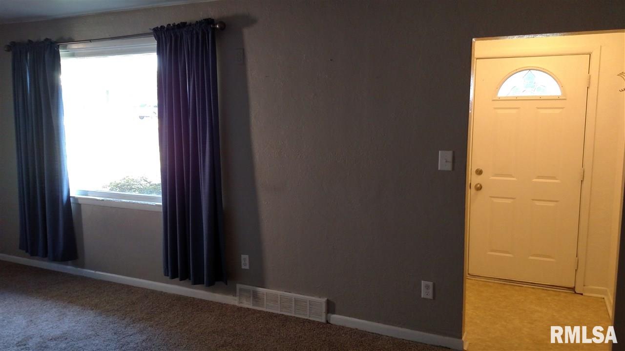 1003 Sheridan Road Pekin, IL 61554 - Photo 9 of 31 Gallery Image 9