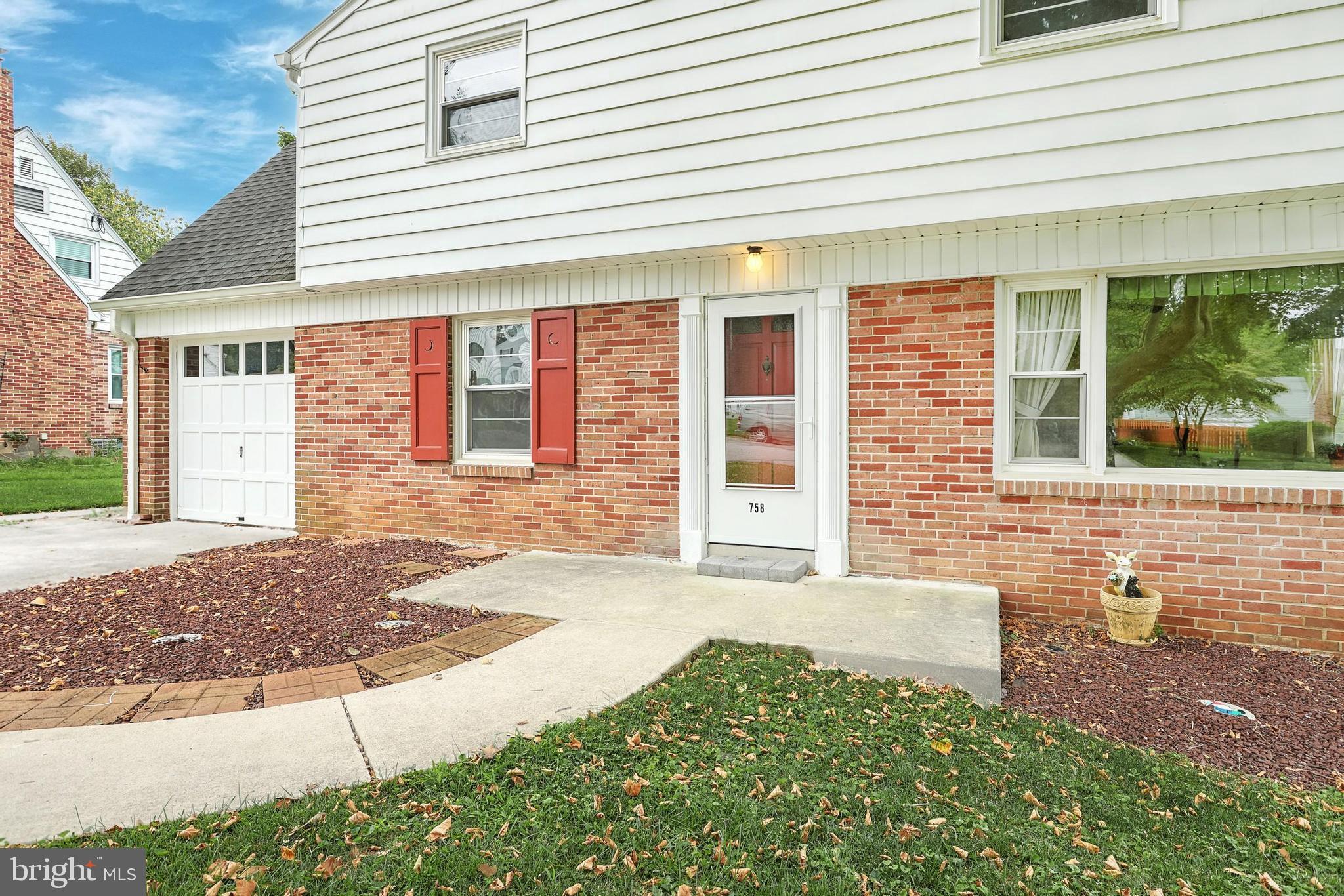 758 Southern Road York, PA 17403 - Photo 3 of 33 Gallery Image 3