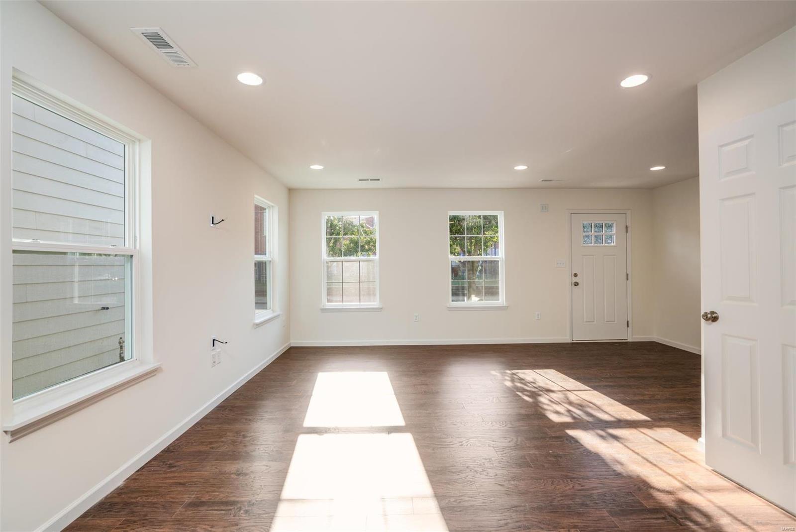 9461 Vandervoort Court Crestwood, MO 63126 - Photo 4 of 19