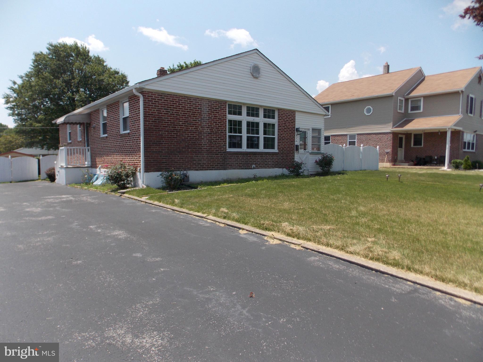 914 Springhaven Road Springfield, PA 19064 - Photo 2 of 31 Private Driveway