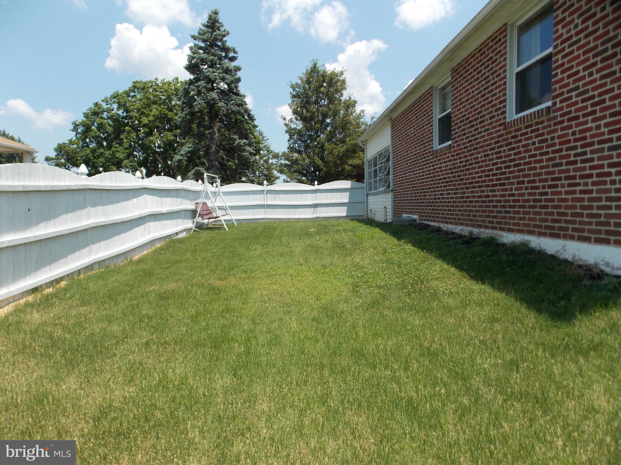 914 Springhaven Road Springfield, PA 19064 - Photo 30 of 31 Side yard