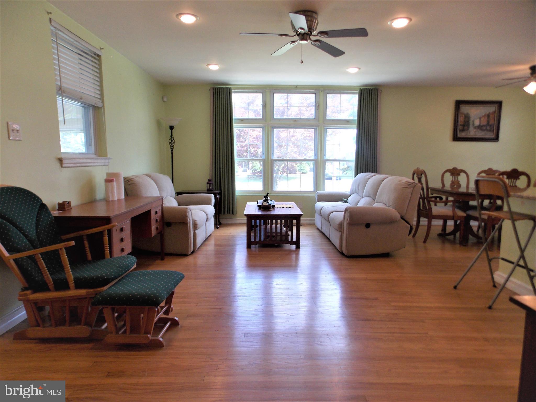 914 Springhaven Road Springfield, PA 19064 - Photo 4 of 31 Living Room with Hardwood