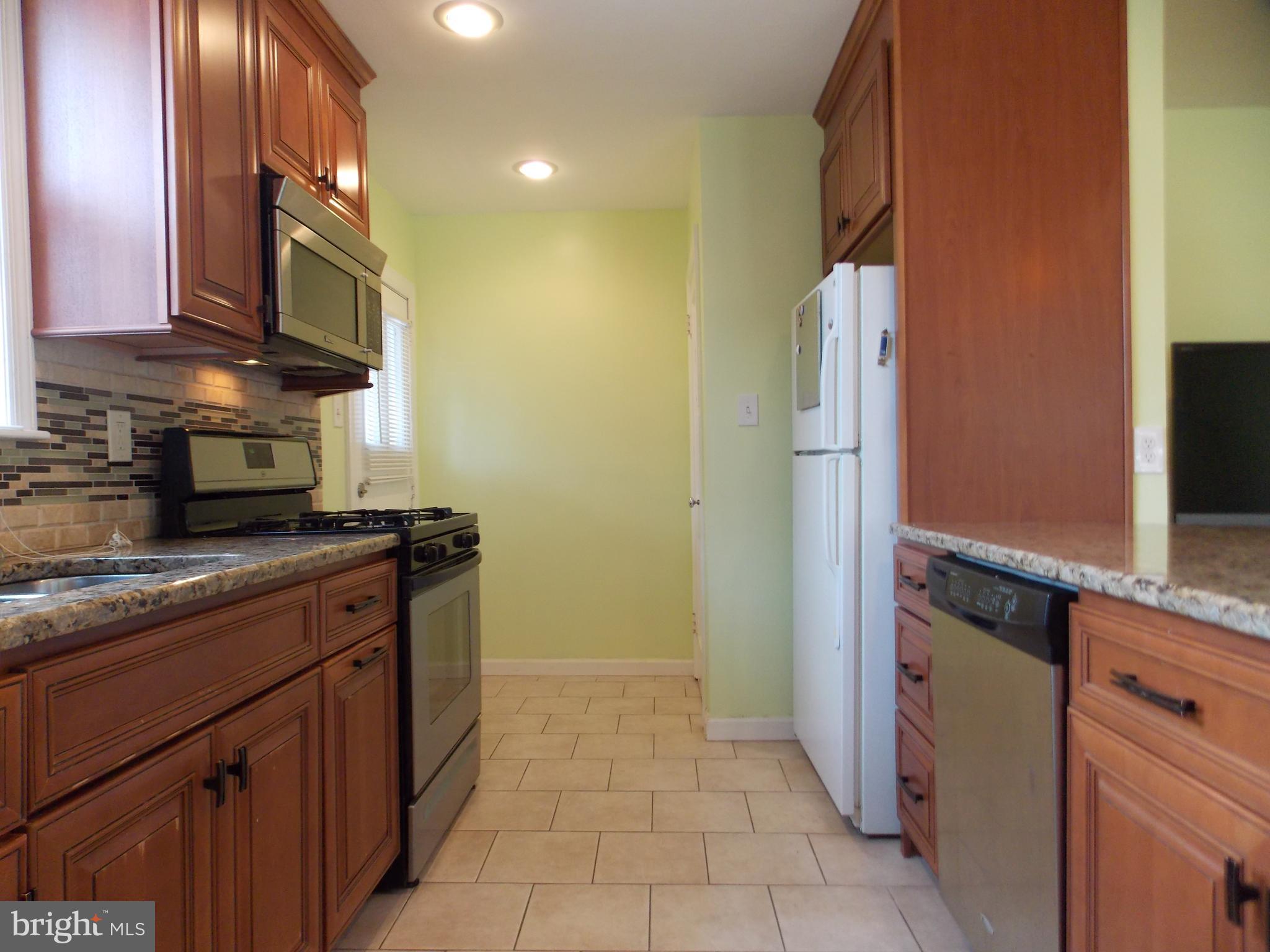 914 Springhaven Road Springfield, PA 19064 - Photo 10 of 31 Newer Kitchen