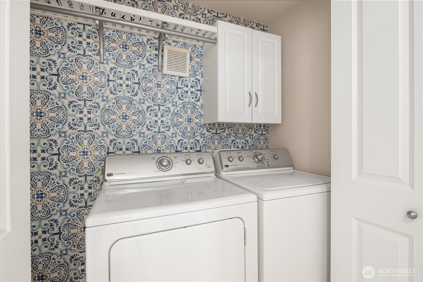 2106 West Ruffner Street Seattle, WA 98199 - Photo 19 of 28 Gallery Image 19