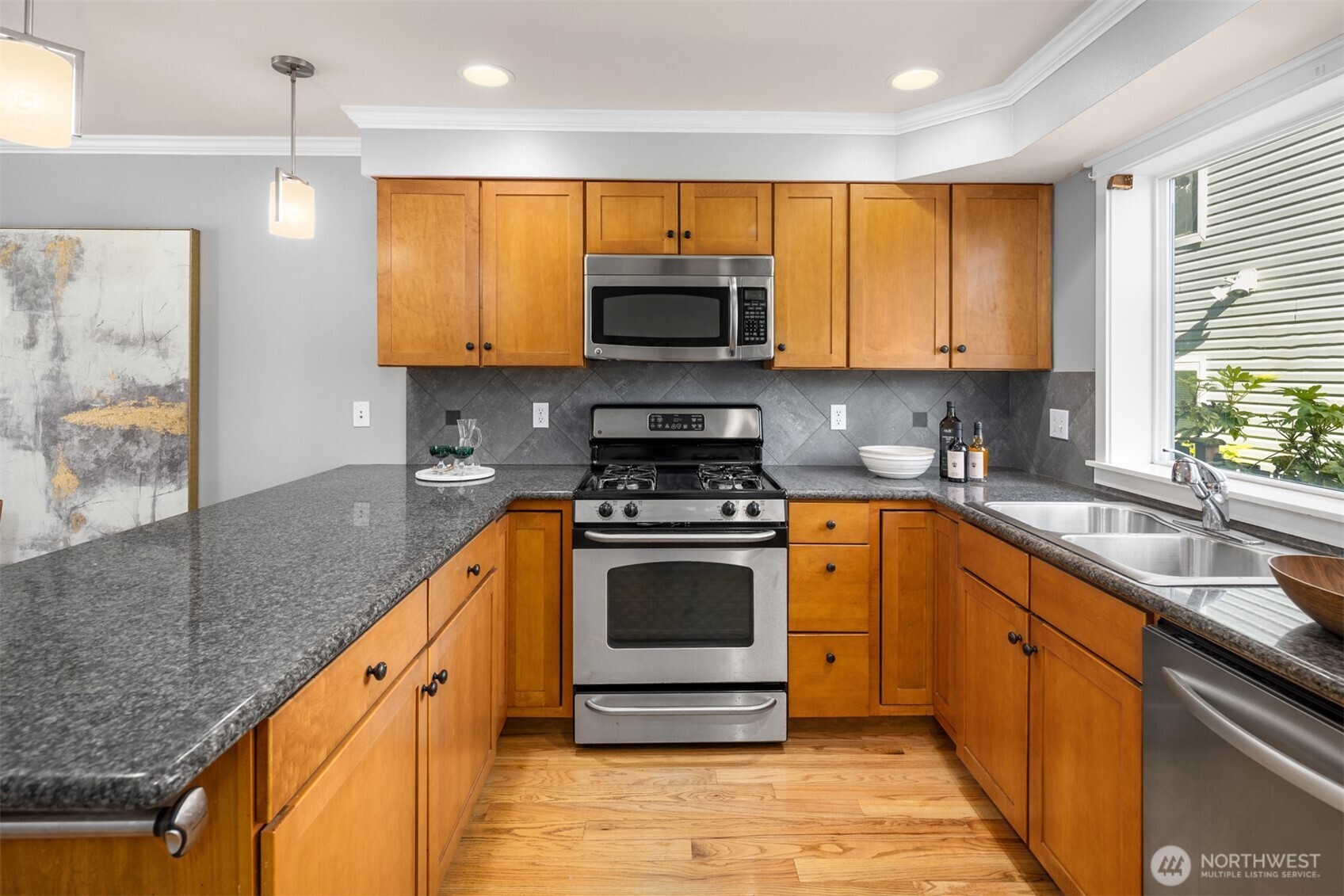 2106 West Ruffner Street Seattle, WA 98199 - Photo 9 of 28 Gallery Image 9