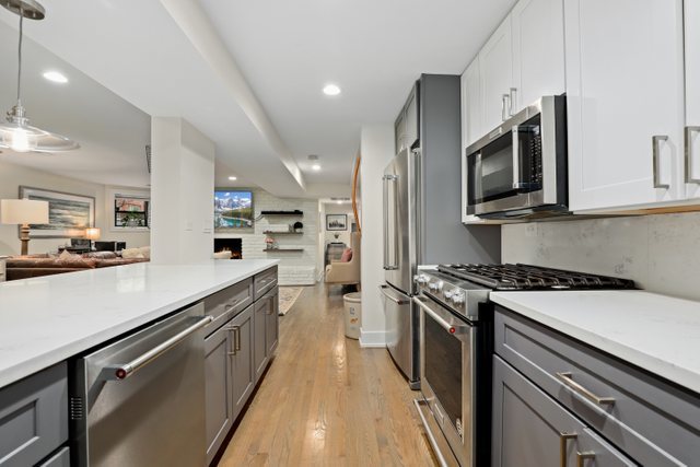 4065 North Sheridan Road, Unit 1G Chicago, IL 60613 - Photo 12 of 34 Gallery Image 12