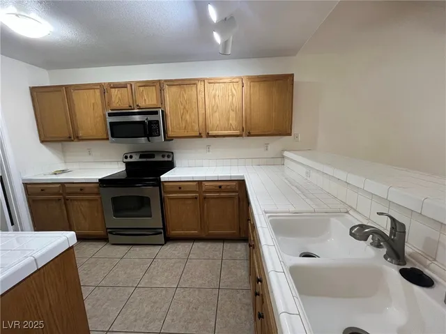 $1,425 | 3676 Renovah Street, Unit 201, Las Vegas, NV 89129