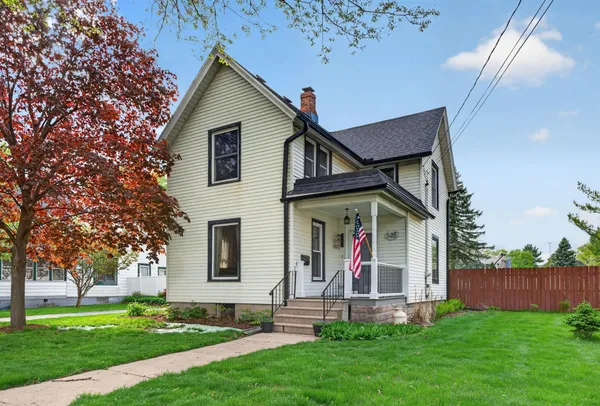 $195,000 | 525 West Hurlbut Avenue, Belvidere, IL 61008
