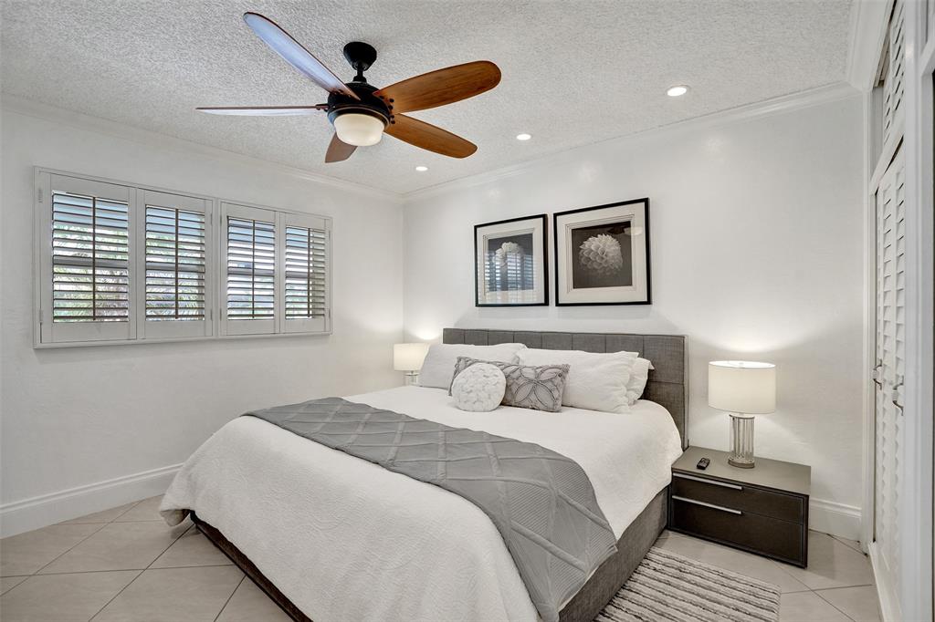 3090 Northeast 48th Street, Unit 316 Fort Lauderdale, FL 33308 - Photo 29 of 49 a bedroom with a large bed and a window