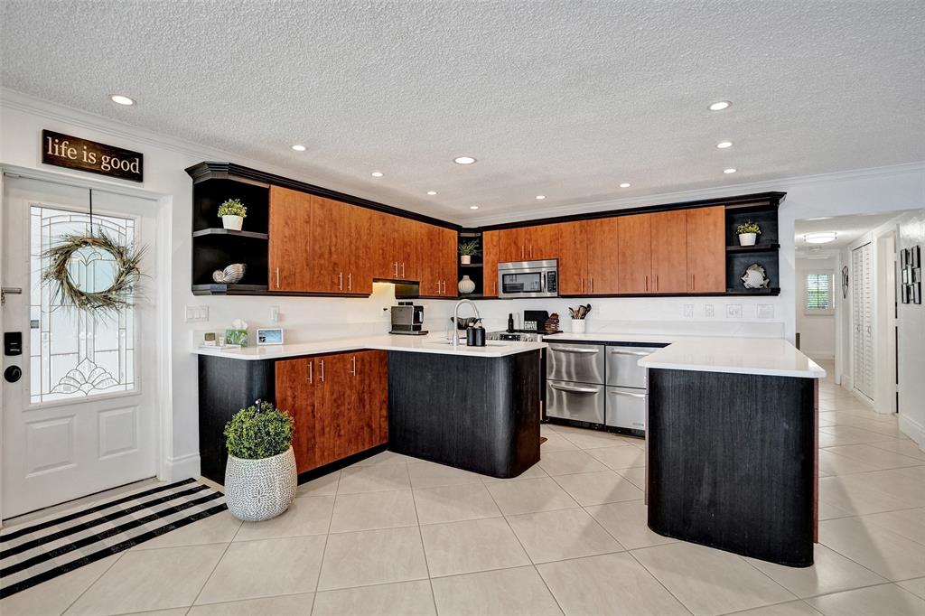 3090 Northeast 48th Street, Unit 316 Fort Lauderdale, FL 33308 - Photo 4 of 49 a kitchen with a refrigerator and microwave