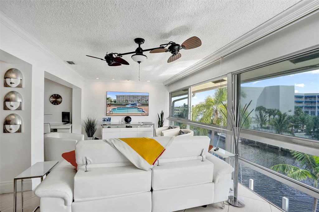 3090 Northeast 48th Street, Unit 316 Fort Lauderdale, FL 33308 - Photo 6 of 49 a living room with furniture