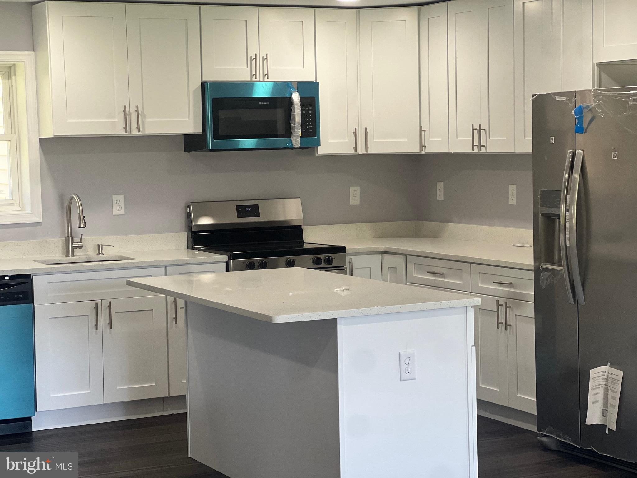 2600 Kingsway Road Fort Washington, MD 20744 - Photo 11 of 37 a kitchen with stainless steel appliances granite countertop a refrigerator stove a sink and dishwasher with wooden floor