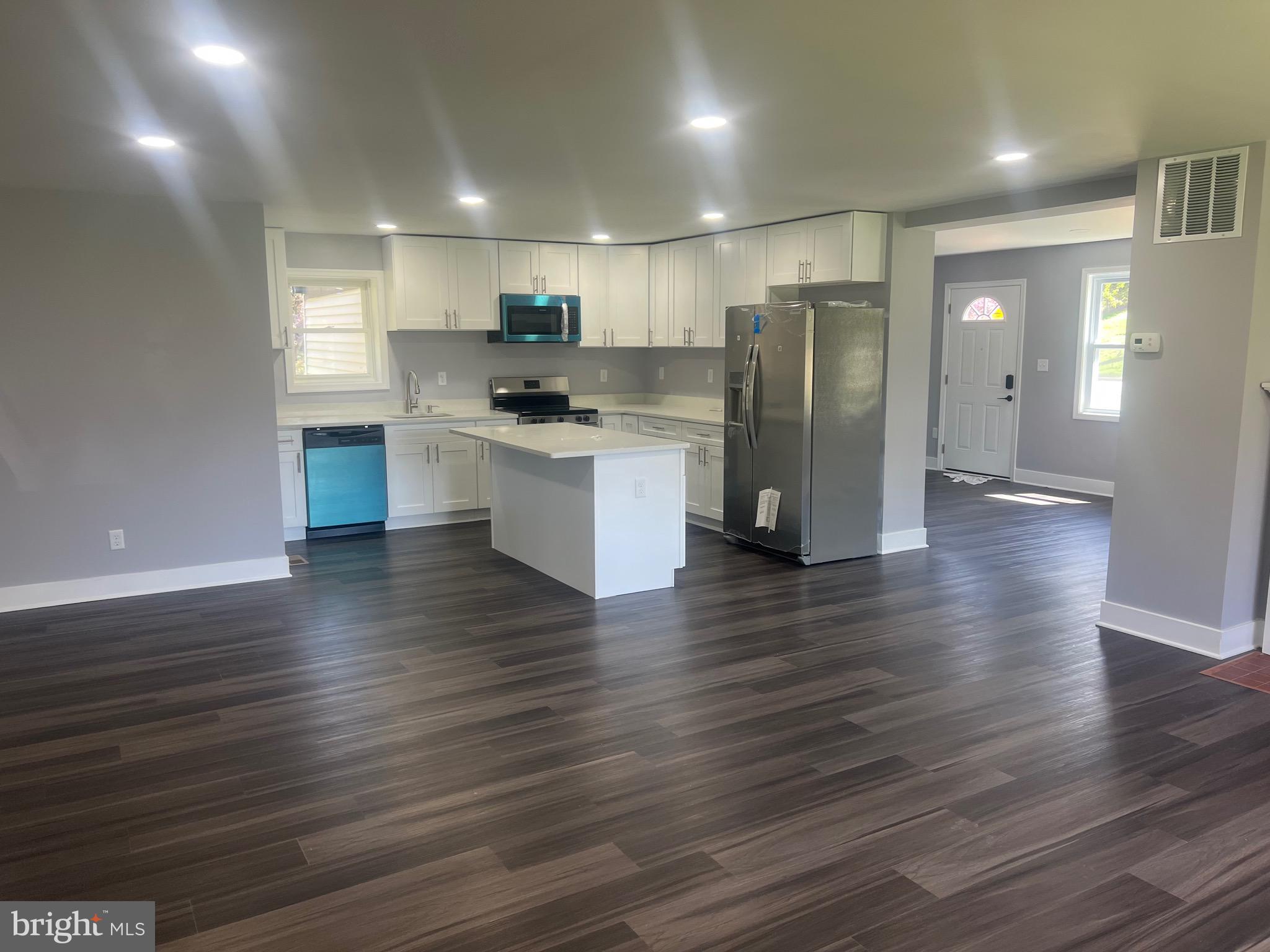 2600 Kingsway Road Fort Washington, MD 20744 - Photo 12 of 37 a kitchen with stainless steel appliances granite countertop a refrigerator a sink and a stove