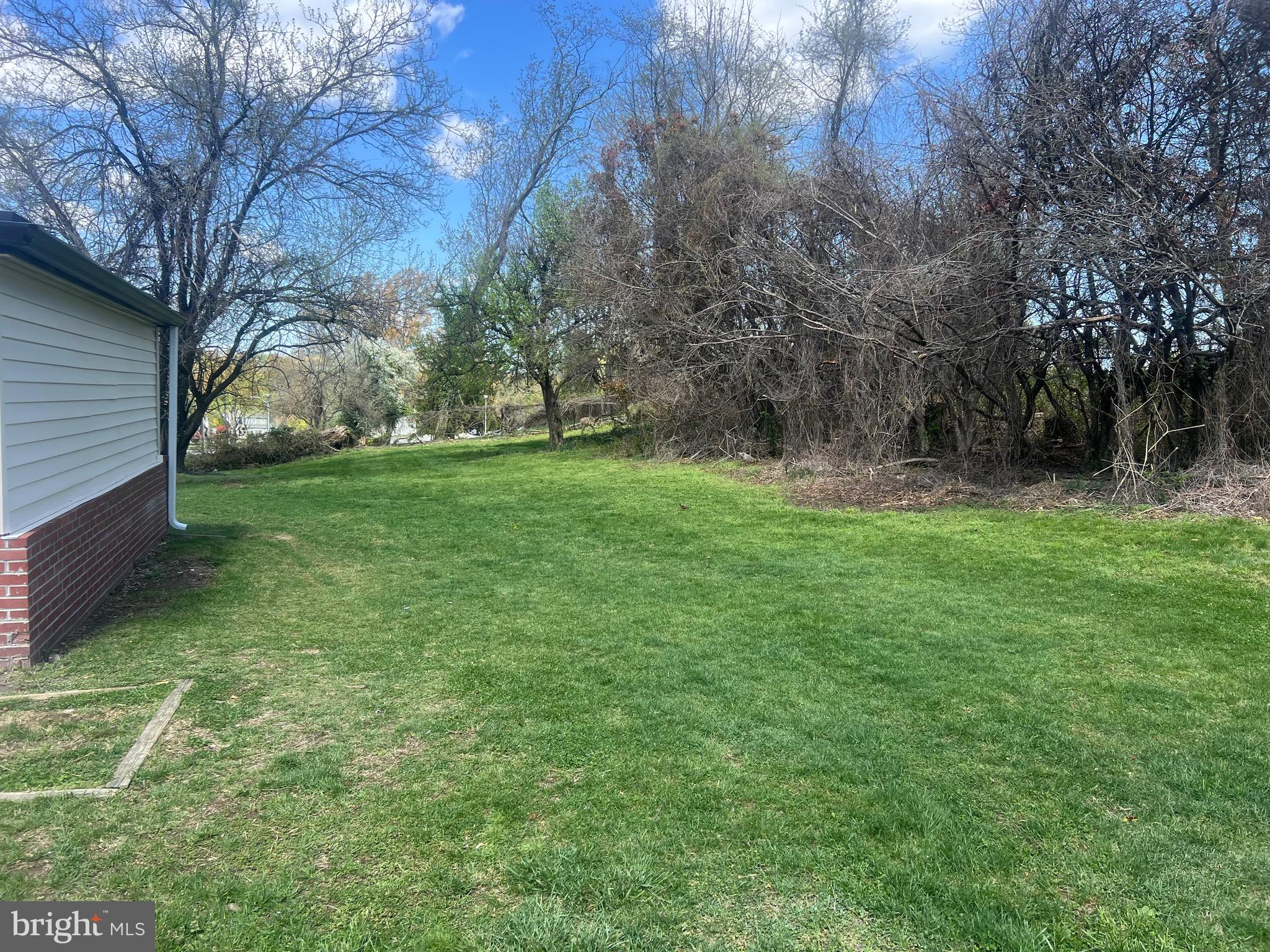 2600 Kingsway Road Fort Washington, MD 20744 - Photo 17 of 37 a backyard of a house with lots of green space