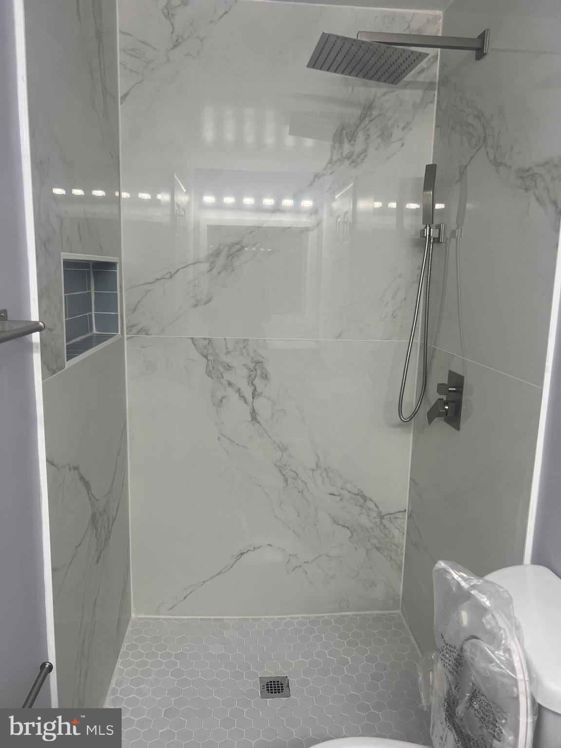 2600 Kingsway Road Fort Washington, MD 20744 - Photo 20 of 37 a bathroom with a shower