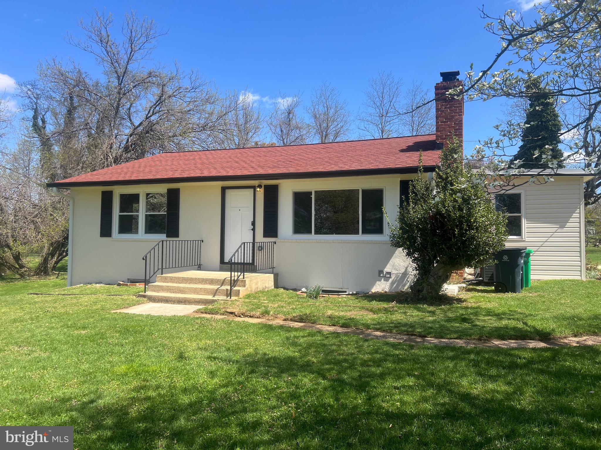 2600 Kingsway Road Fort Washington, MD 20744 - Photo 35 of 37 a view of a house with pool and yard