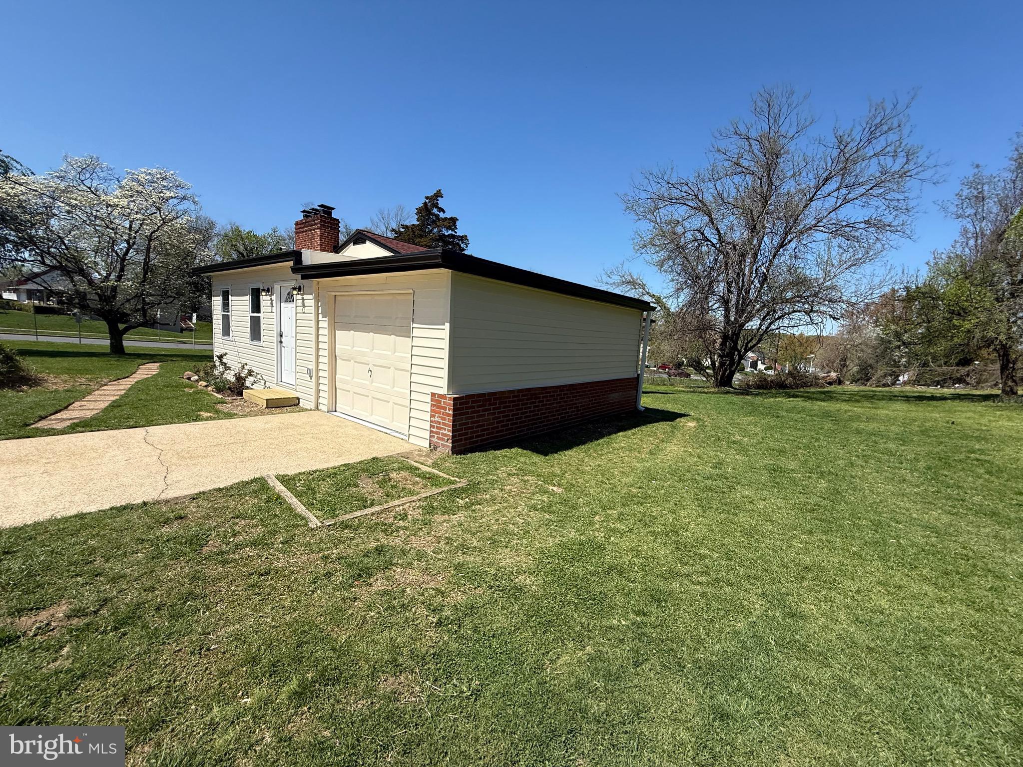 2600 Kingsway Road Fort Washington, MD 20744 - Photo 4 of 37 a view of backyard of house