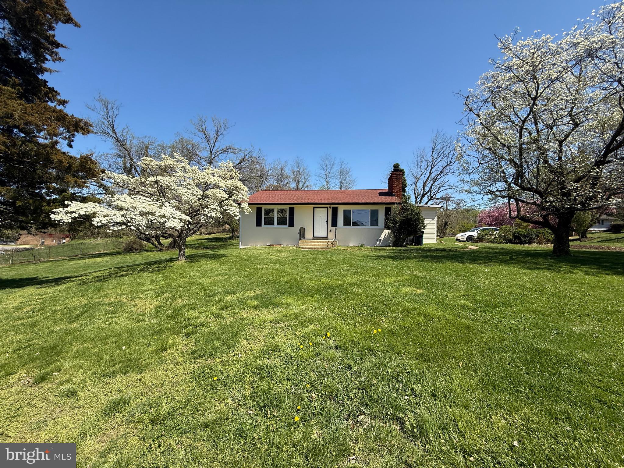 2600 Kingsway Road Fort Washington, MD 20744 - Photo 5 of 37 a view of a house with a big yard